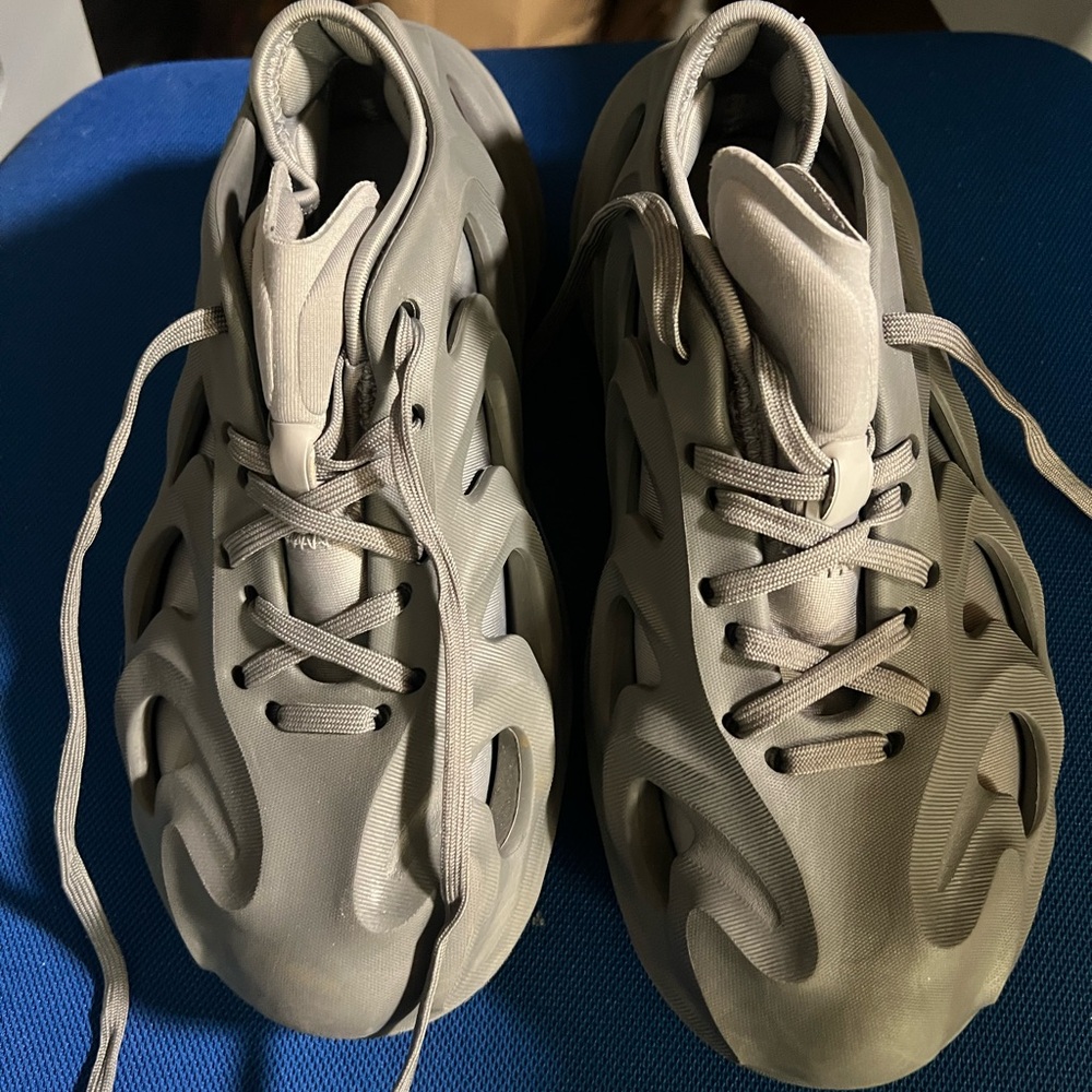 Adidas Yeezy Sneaker - Chunky Cutout Design